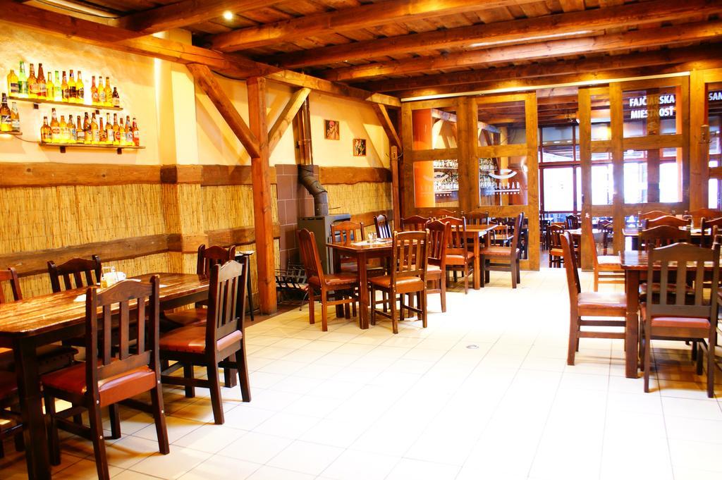 Grillbar Penzion & Restaurant Spišská Nová Ves Εξωτερικό φωτογραφία