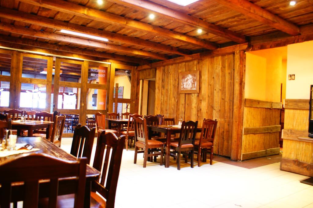 Grillbar Penzion & Restaurant Spišská Nová Ves Εξωτερικό φωτογραφία